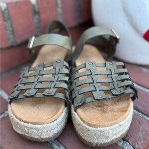 Wonderly Women's Olive Woven Sandals Espadrille Size 8M